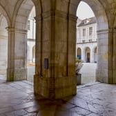 Le cloitre de l'abbaye St-Germain à Auxerre