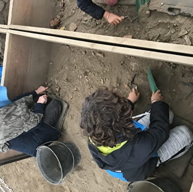 Archeologie workshop in Bibracte voor kinderen