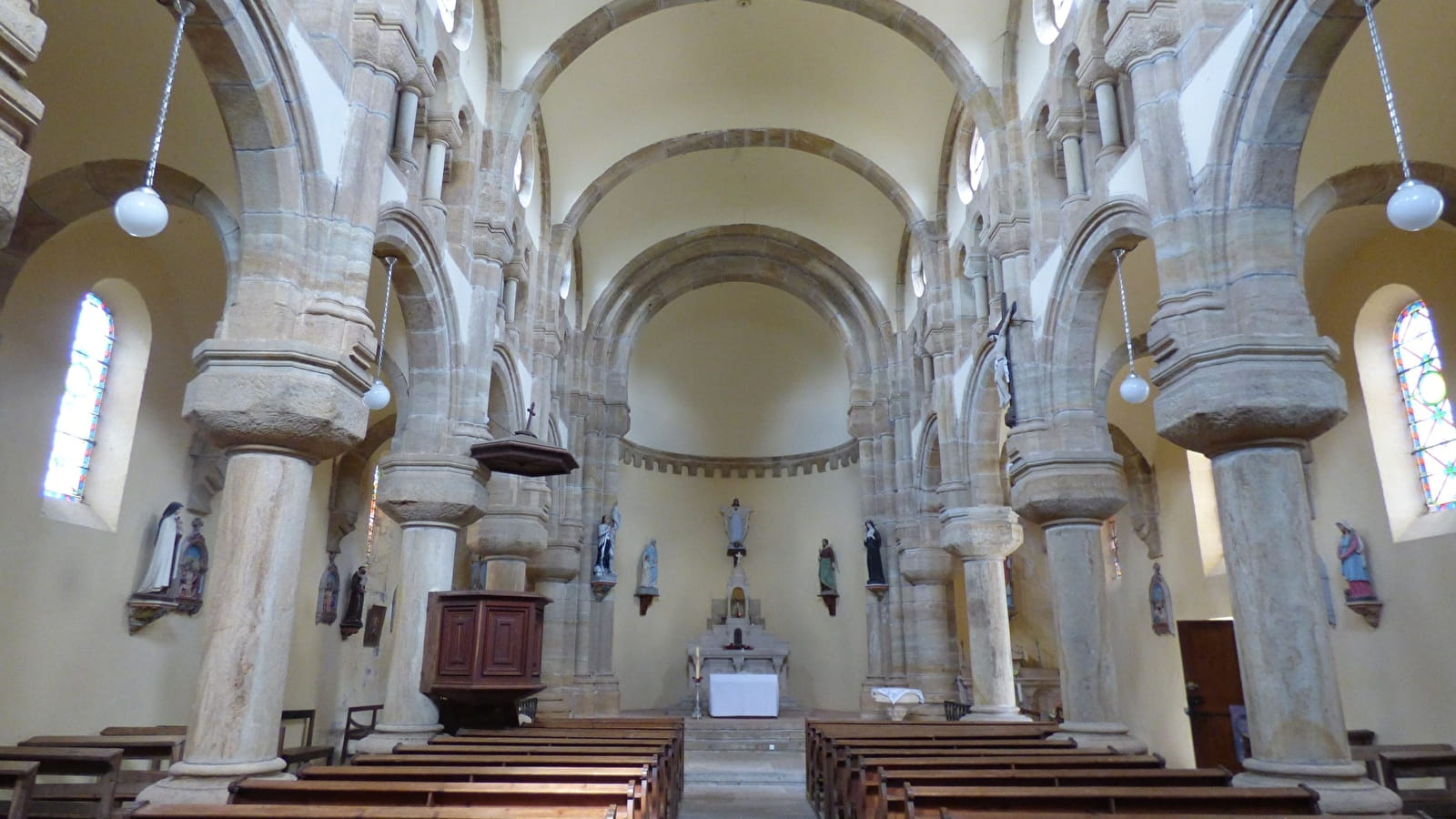Rondleiding 'Kerkschatten': kerk Saint-Martin in Saint-Martin-de-Salencey