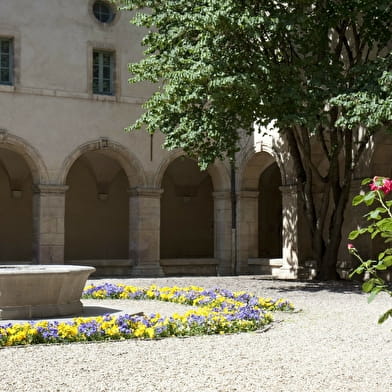 Monastère des Bernardines (Musée de la Vie bourguignonne Perrin de Puycousin)