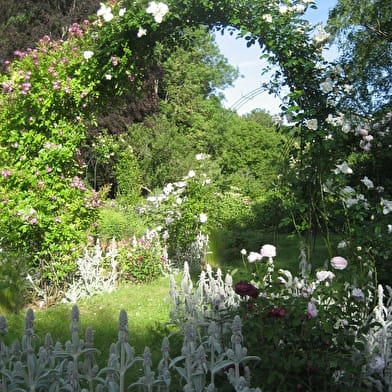 Parc à l'anglaise et jardin de fleurs de l'Abbaye de Bèze